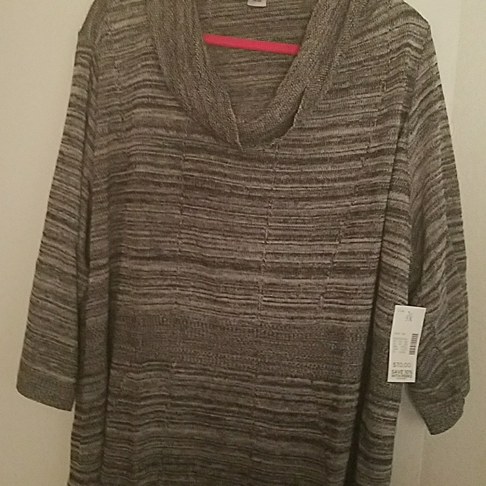 Plus size 3/4 length sweater, cowl neck. Size 5x